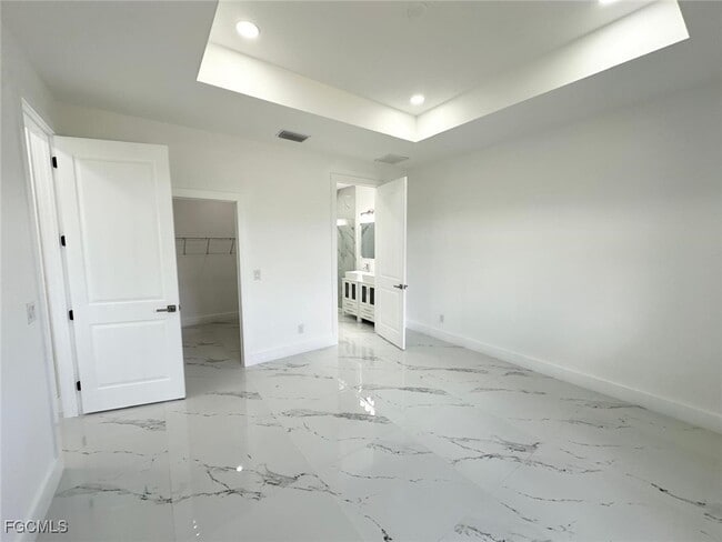 Building Photo - 1043 Eisenhower Blvd