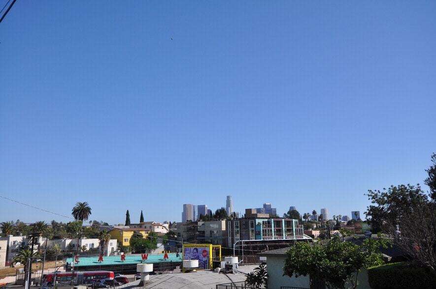 Building Photo - 2119 Elsinore St