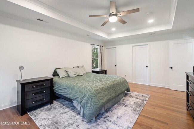 Building Photo - 1561 Scranton Ave