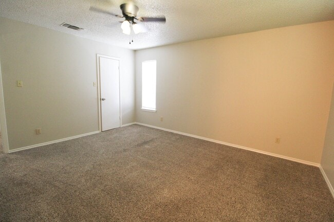 Building Photo - 961 Schertz Pkwy