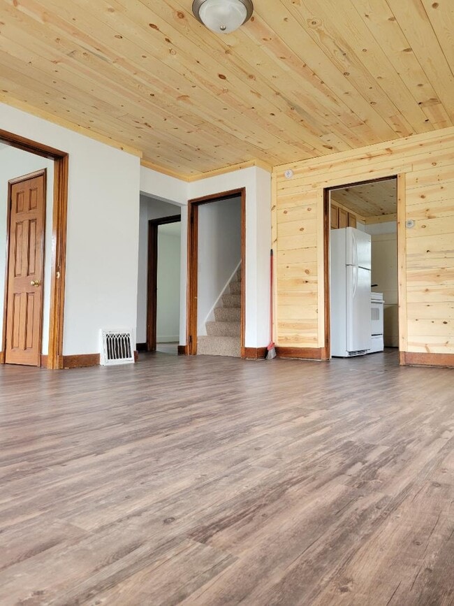 Building Photo - 416 Conro St