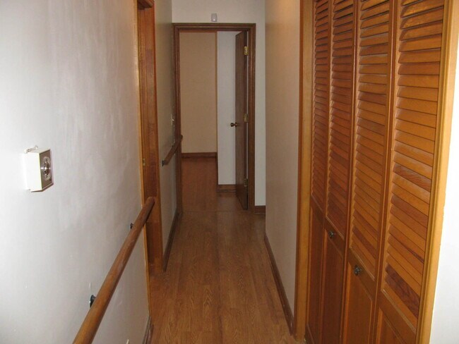 Building Photo - Private Farm House, Lots of Space, Country...