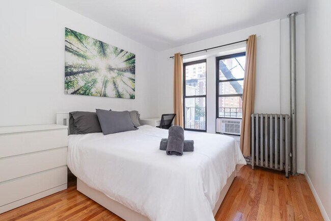 Building Photo - 306-318-318 E 96th St