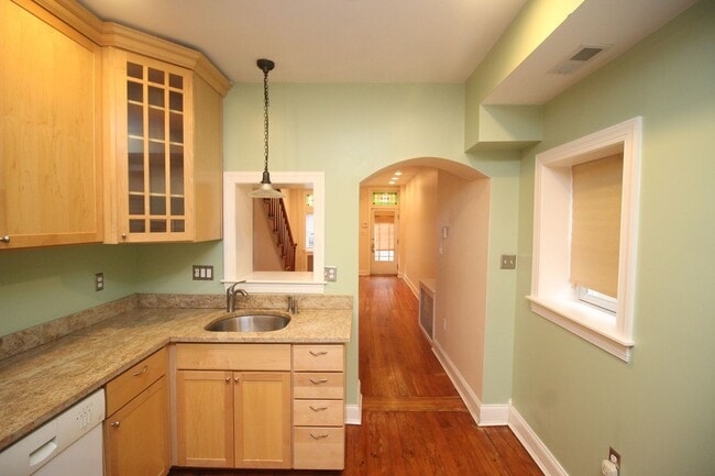 Building Photo - Exceptional Upper Fells 2bd/2ba End Rowhome w/ CAC & Rooftop Deck!--Available 7/15