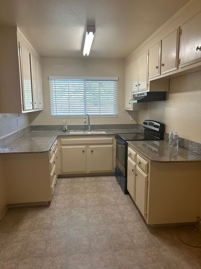 Building Photo - Corner Lot Home