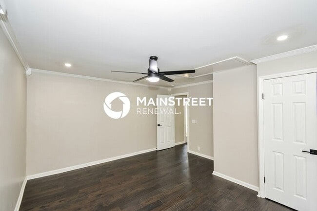 Building Photo - 4 Bedroom Pet-Friendly Home in MADISON, TN with Main Street Renewal