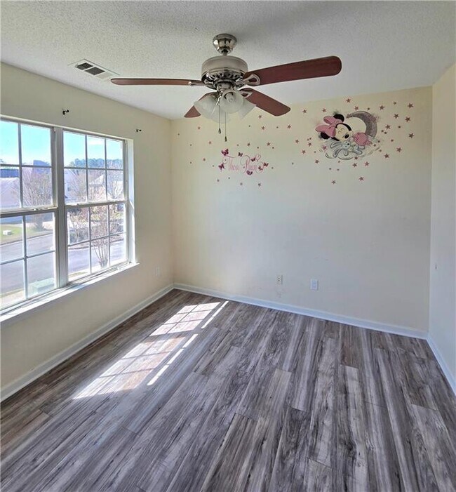 Building Photo - 1696 Central Park Loop