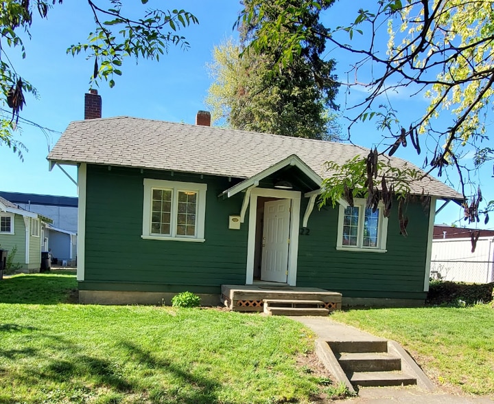 Primary Photo - 22 W Pine St