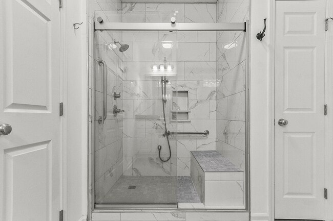 Building Photo - Cozy 3 Bed 2 Bath Available January 2026!