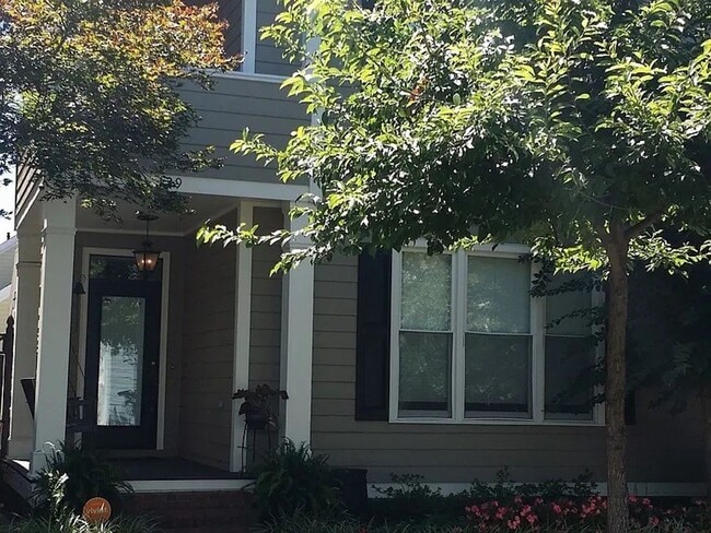 Building Photo - Harbor Town Home with Mother-In-Law Suite! All Major Appliances Included! Pets are welcome with o...