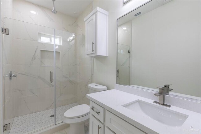 Building Photo - 21 Violet Ave W