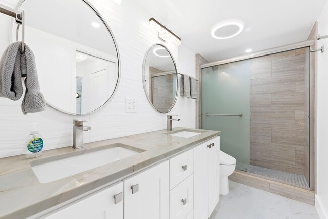 Building Photo - 3215 S Ocean Blvd