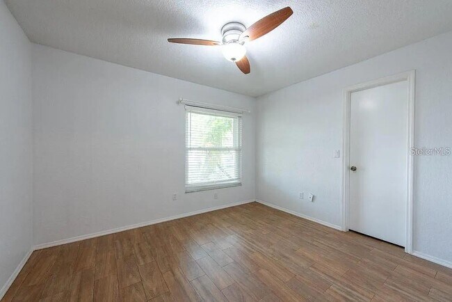 Building Photo - 9415 Pebble Glen Ave