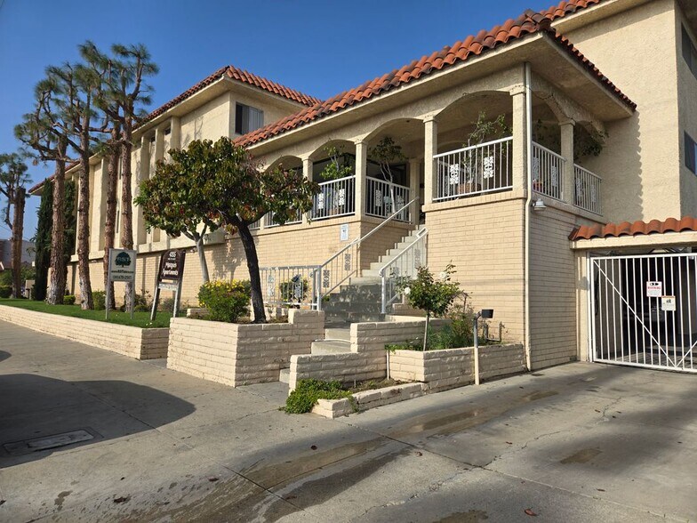 Building Photo - 4205 W 129th St