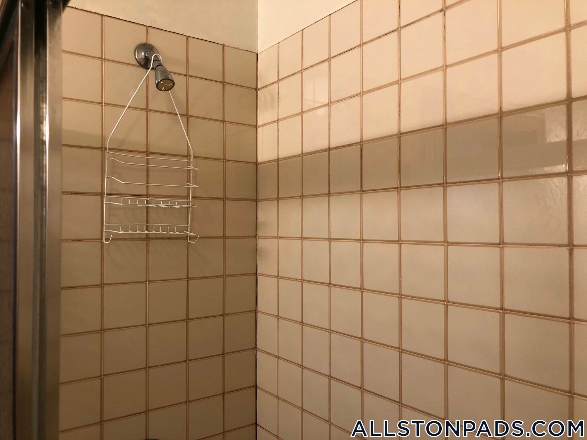 Building Photo - 36 Linden St