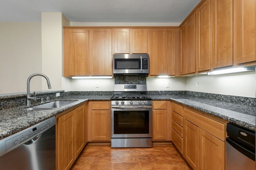 Building Photo - 12668 W Chapman Ave