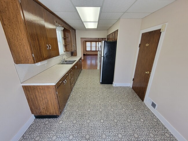 Building Photo - 703 Hopkins St