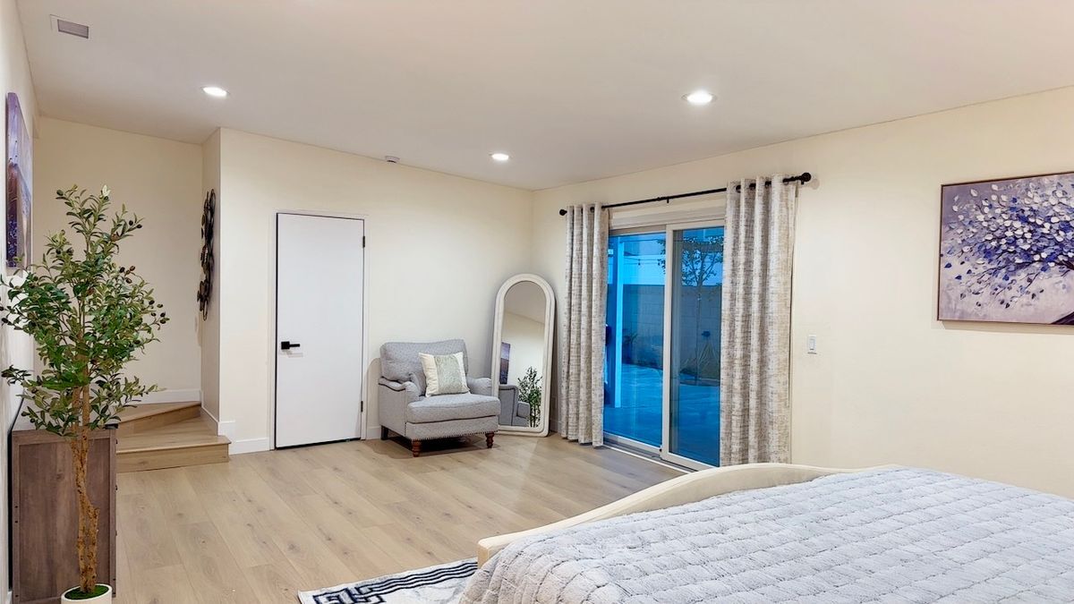 Building Photo - 9092 La Linda Ave