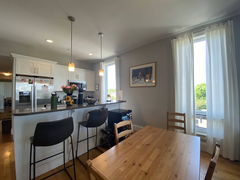 Building Photo - 168 Hampshire St