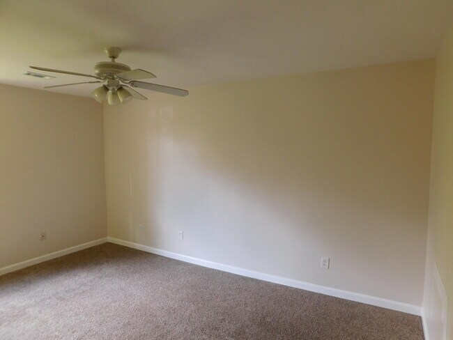 Building Photo - 32005 W 12 Mile Rd