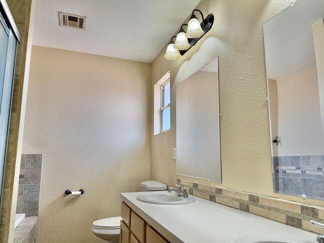 Building Photo - 953 San Miguel St