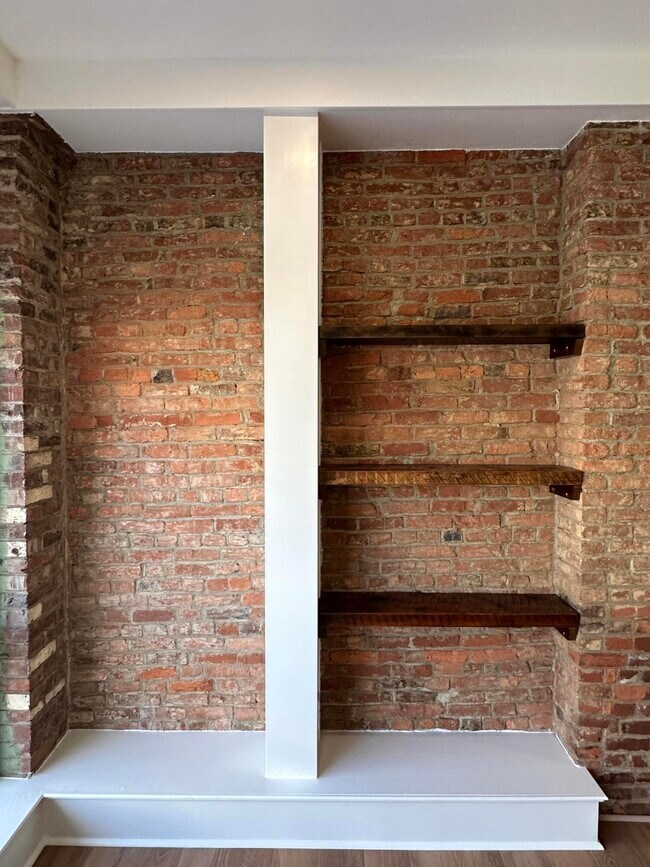 Building Photo - 307 W Main St