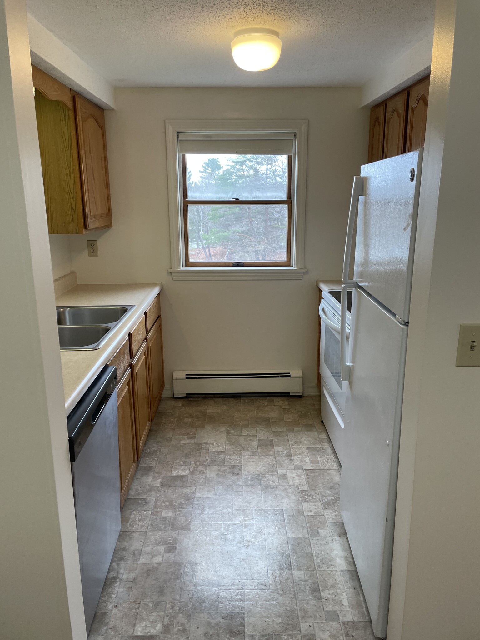 Building Photo - 834 State St