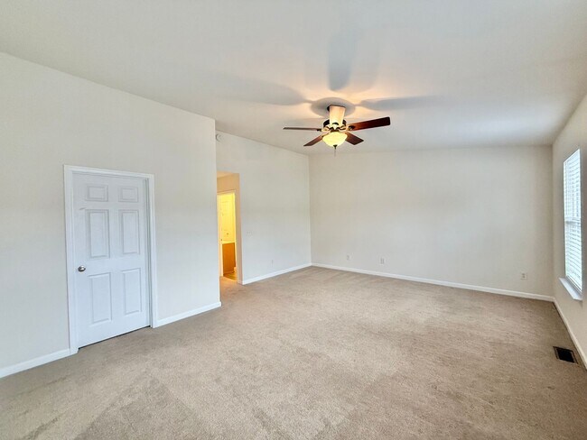 Building Photo - Charming 3BD, 2.5BA Raleigh Townhome in a ...