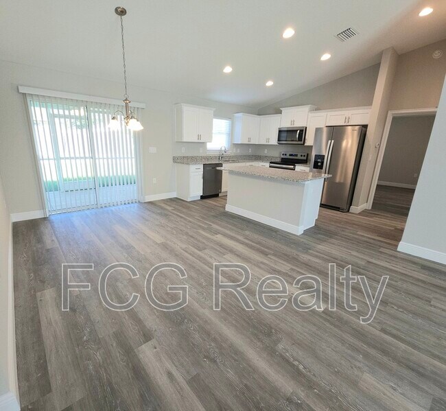 Building Photo - 8500 N Sussex Dr
