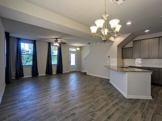 Building Photo - 196 Martha Ln