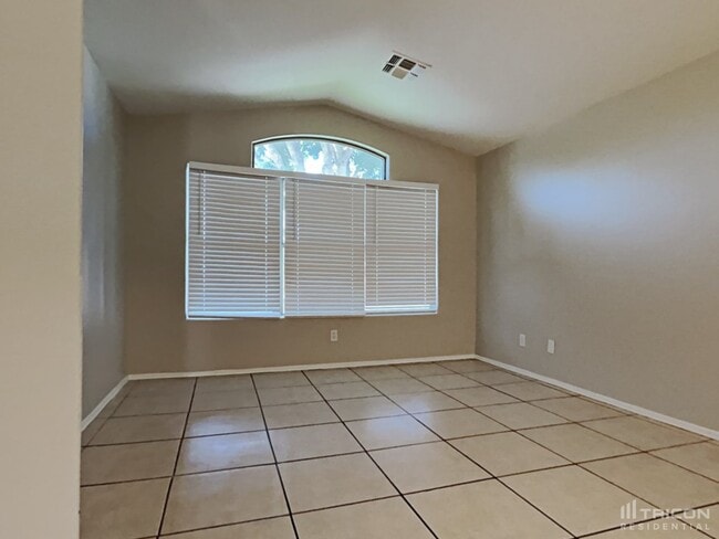 Building Photo - 1805 N 127th Dr