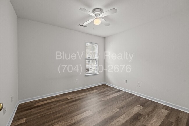 Building Photo - Beautiful Ranch House with 3 bed 2 bath ( Ballantyne area )