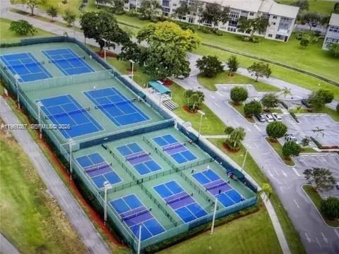 Building Photo - 1400 SW 124th Terrace