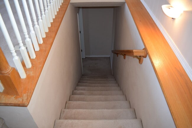 Building Photo - 4 bed / 3 bed Home with Gorgeous View!!!