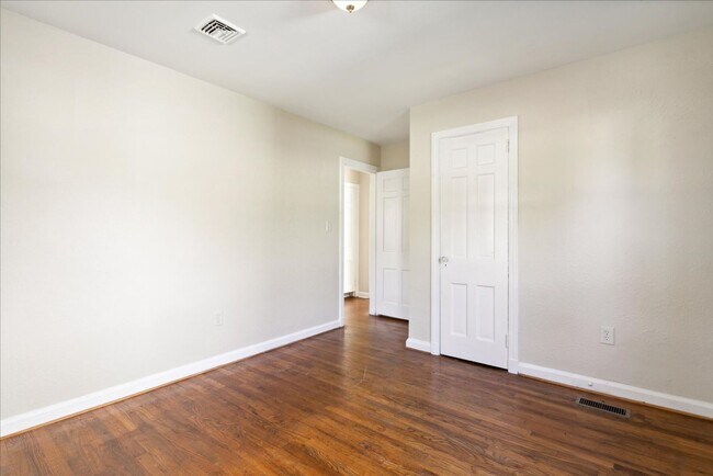 Building Photo - Downtown Newport News