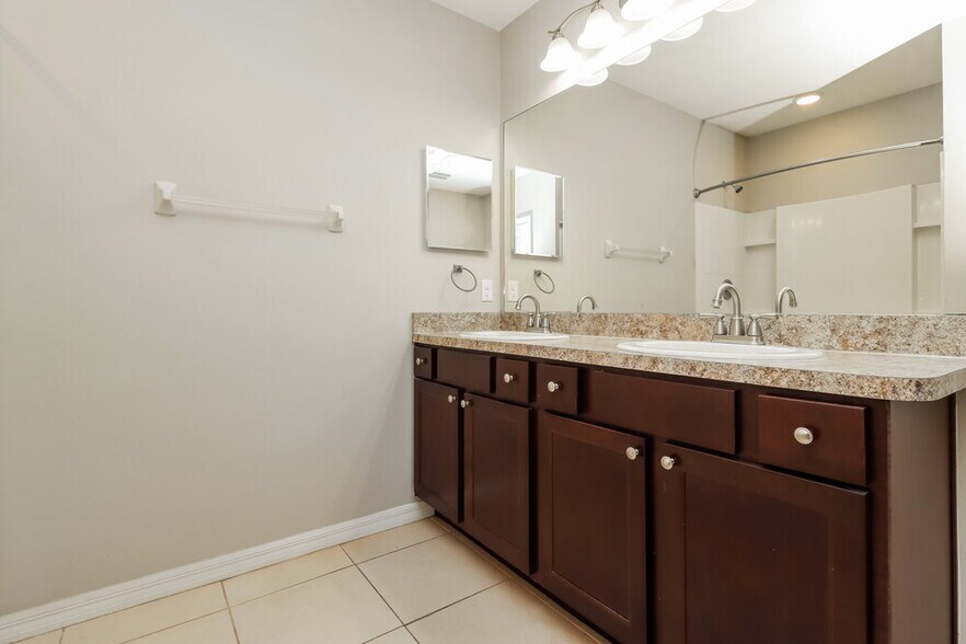 Building Photo - 14133 Arbor Pines Dr