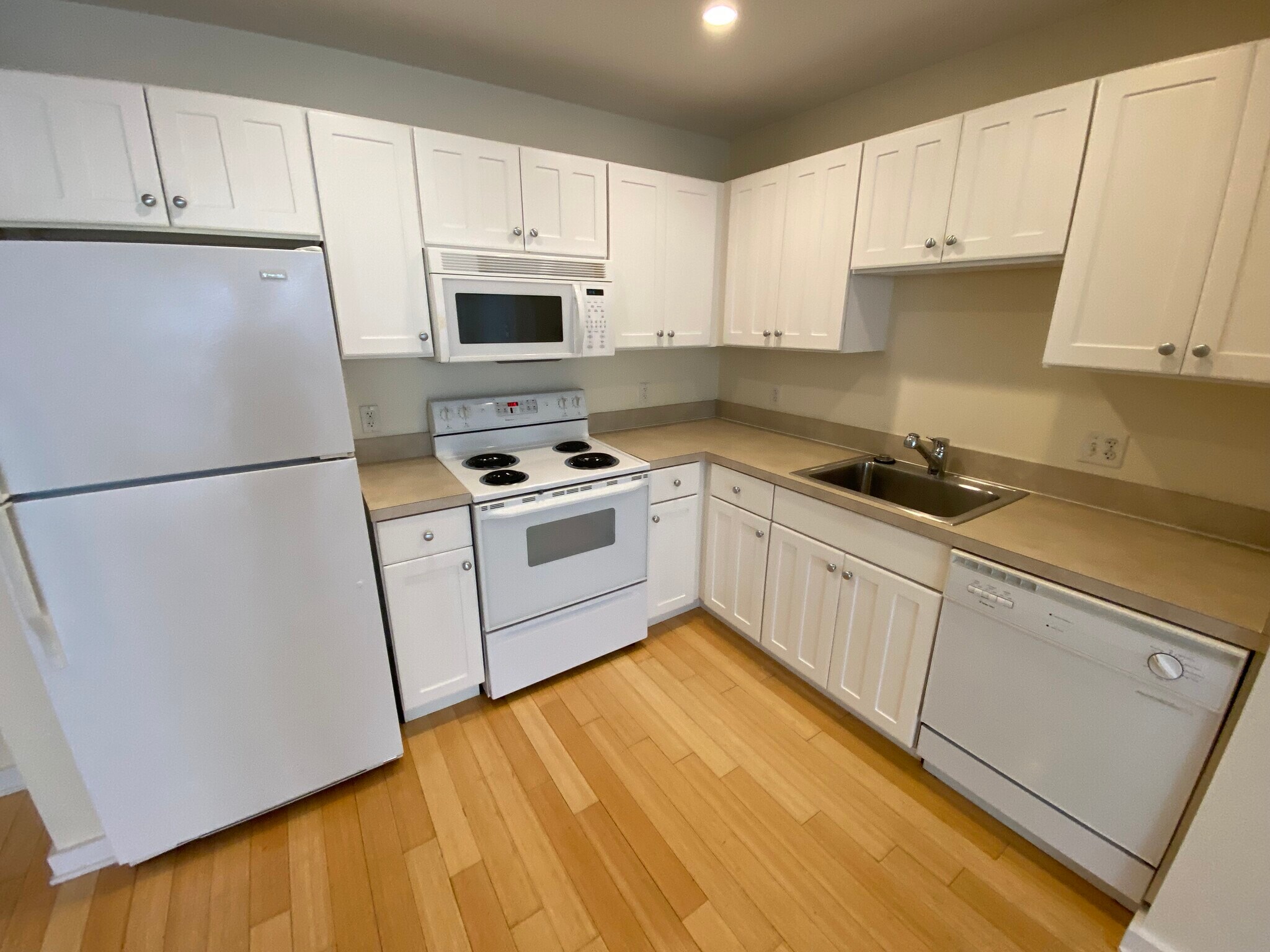 Building Photo - 32 Boylston St