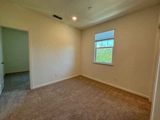 Building Photo - Spacious 4 Bedroom, 3 Bath Home with Bonus Room, 2 Car Garage in Westpark Village!