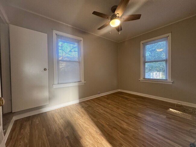 Building Photo - Recently Renovated 3-Bedroom Home in South...