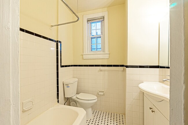 Bathroom - 1823 Riggs Pl NW