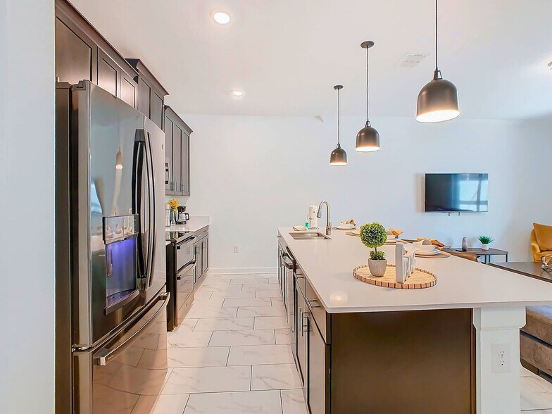 Building Photo - 996 Leader St