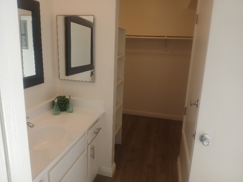 Building Photo - 27273 Camp Plenty Rd