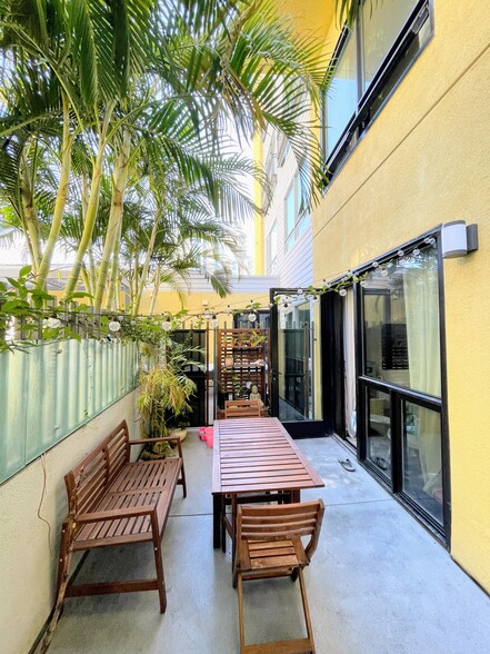 Building Photo - 889 Date St