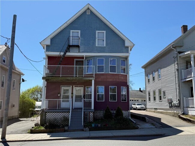 Building Photo - 550 Winter St