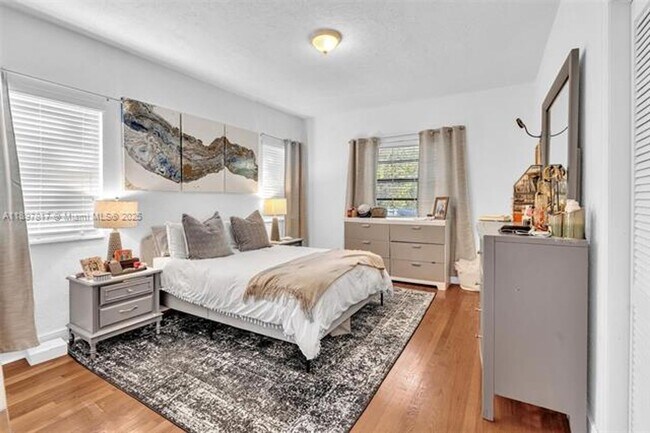 Building Photo - 836 W 40th St