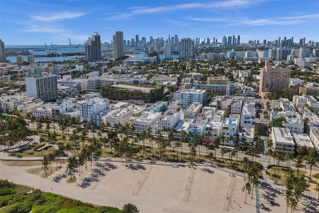 Building Photo - 713 Collins Ave