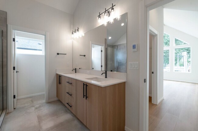 Building Photo - Beautiful new construction home in Pacific...