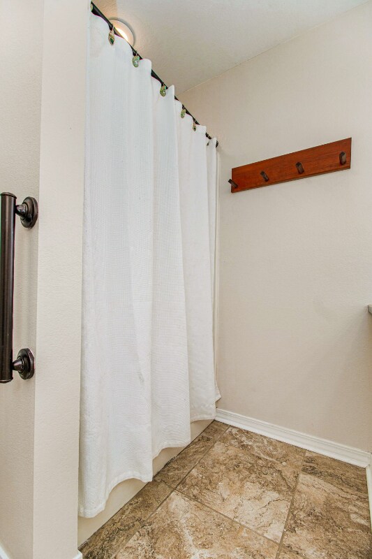 Building Photo - 9720 Brookstone Way
