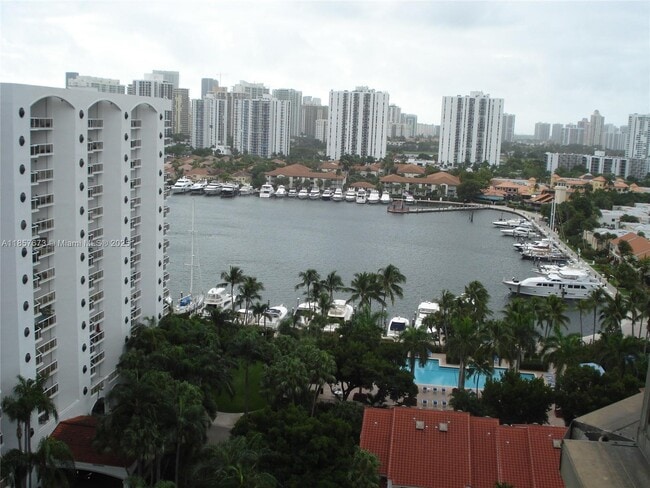 Building Photo - 3600 Yacht Club Dr