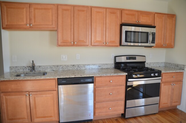 Building Photo - 10-10 Howard St